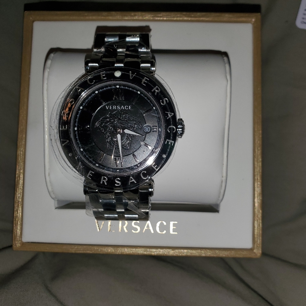 Versace V-Race - Picture 3 of 4